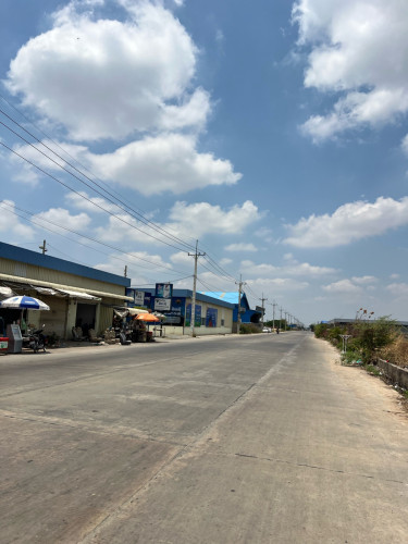ដីកែងខ្នាតវីឡាឬអាចបើកអាជីវកម្មបាន លក់ក្នុងតំលៃពិសេស