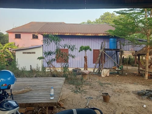 លក់ផ្ទះបន្ទាន់អាចរកសុីបានអាចបើកជាផ្ទះជួលបានដីធំទូលាយ