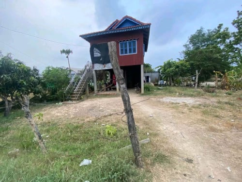 ផ្ទះលក់ នឹង ដី ទំហំ ១០អា , លក់បន្ទាន់៣មុឺន ចរចារ
