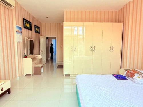 ផ្ទះល្វែងជួលបូរីប៉េងហួតបឹងស្នោរ