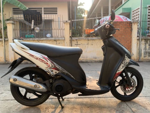 ម៉ូតូលក់​
