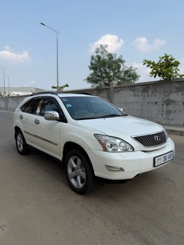 ថ្មីណាស់ពាក់កណ្តាល