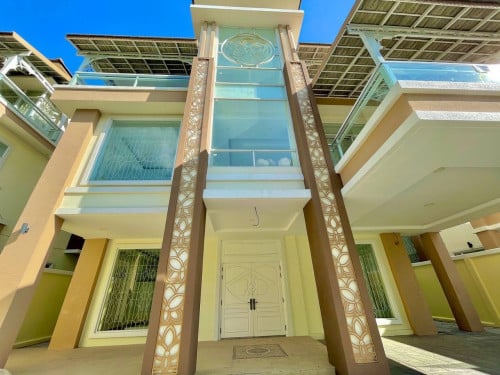 វីឡាឃ្វីន នៅបុរីអ័រគីដេ2004 គំរោងthe royal
