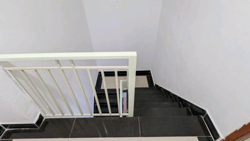 ផ្ទះល្វែង 2ជាន់ តំលៃ230$