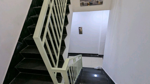 ផ្ទះល្វែង 2ជាន់ តំលៃ230$