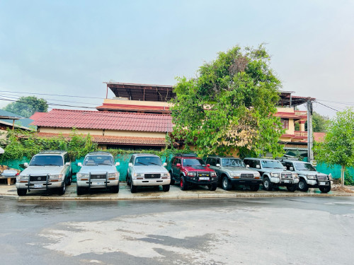 ខ្ញុំមានឡានសេរីចាស់ជំនាន់90សិបសេរីចង់លក់ច្រើនគ្រឿងតំលៃសមរ្យឡានស្អាតរៀបចំហើយស្រេចតំលៃនិយាយគ្នាបានបងអូ