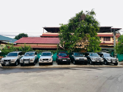 ខ្ញុំមានឡានសេរីចាស់ជំនាន់90សិបសេរីចង់លក់ច្រើនគ្រឿងតំលៃសមរ្យឡានស្អាតរៀបចំហើយស្រេចតំលៃនិយាយគ្នាបានបងអូ