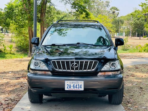 ឡានលក់បងប្អូនតោះប្រភេទLexusRX300ឆ្នាំផលិត2002HalfFullOptionតំលៃតែ10900$និយាយគ្នាបានក្រុងសៀមរាបបងអូន