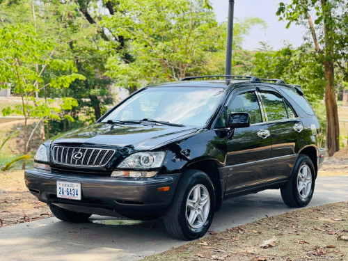 ឡានលក់បងប្អូនតោះប្រភេទLexusRX300ឆ្នាំផលិត2002HalfFullOptionតំលៃតែ10900$និយាយគ្នាបានក្រុងសៀមរាបបងអូន