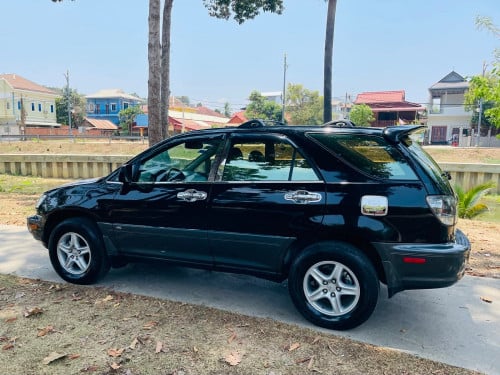 ឡានលក់បងប្អូនតោះប្រភេទLexusRX300ឆ្នាំផលិត2002HalfFullOptionតំលៃតែ10900$និយាយគ្នាបានក្រុងសៀមរាបបងអូន
