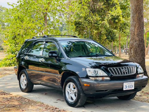 ឡានលក់បងប្អូនតោះប្រភេទLexusRX300ឆ្នាំផលិត2002HalfFullOptionតំលៃតែ10900$និយាយគ្នាបានក្រុងសៀមរាបបងអូន