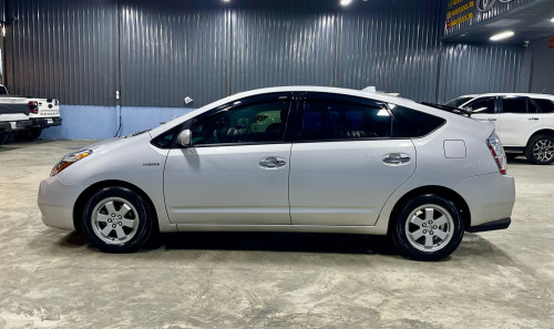 ឡានលក់ prius 06 full option ជាប្រភេទមេឡានអត់មានប្រវត្តិបុកប៉ះ