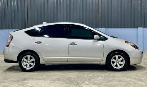 ឡានលក់ prius 06 full option ជាប្រភេទមេឡានអត់មានប្រវត្តិបុកប៉ះ