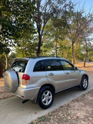 តោះពុកម៉ែបងប្អូនដែរកំពុងស្វែងរកឡានទៅប្រើខ្ញុំលក់មួយម៉ាកាRav4ឆ្នាំផលិត2001ប៉ុង2absហ្វូលបើកដំបូល8900$$