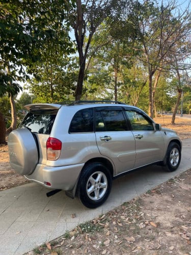 តោះពុកម៉ែបងប្អូនដែរកំពុងស្វែងរកឡានទៅប្រើខ្ញុំលក់មួយម៉ាកាRav4ឆ្នាំផលិត2001ប៉ុង2absហ្វូលបើកដំបូល8900$$