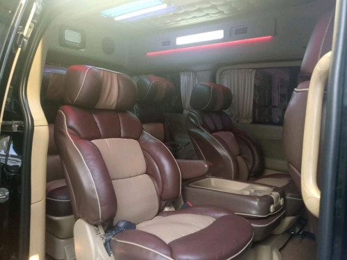 រថយន្តសម្រាប់ជួល ប្រភេទ starex Limousines ពណ៌ខ្មៅ ឆ្នាំ២០១៧ ជួលជាខែ