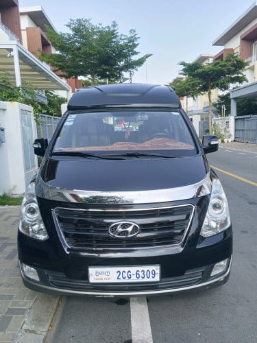 រថយន្តសម្រាប់ជួល ប្រភេទ starex Limousines ពណ៌ខ្មៅ ឆ្នាំ២០១៧ ជួលជាខែ