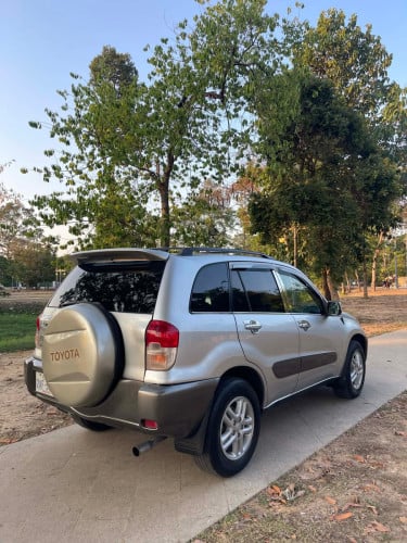 ឡានលក់បងប្អូនប្រភេទToyotaRav4ឆ្នាំផលិត2001ប្រភេទឡាននៅសុំណុំឯកសារគ្រប់តំលៃ8900$ចរចារបង់រំលោះវៃដូរបាន