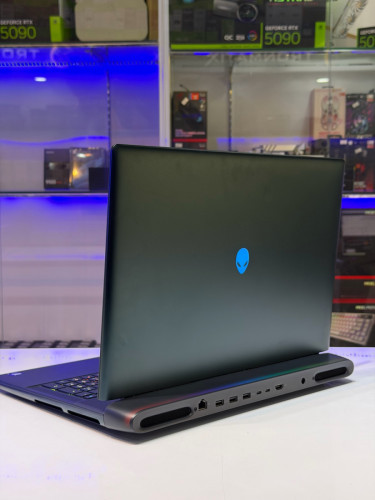 Alienware 18 Area 51 RTX5090