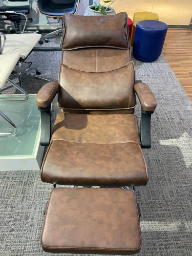 Chair boss