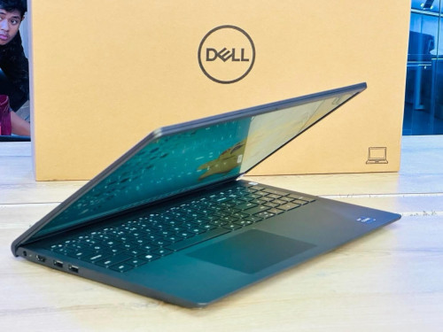 Dell Vostro 3530 / Core i3-1305U / Ram 8GB /512GB /15.6”