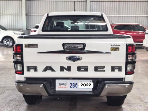 Ford Ranger XLT ឆ្នាំ2022  ថ្មីគ្មានកន្លែងទាស់ឡាន2មុឺនគីឡូជាងកាត់ពីរម្ចាស់ដេីម សោពីរគ្រាប់