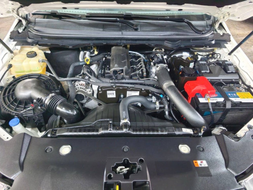 Ford Ranger XLT ឆ្នាំ2022  ថ្មីគ្មានកន្លែងទាស់ឡាន2មុឺនគីឡូជាងកាត់ពីរម្ចាស់ដេីម សោពីរគ្រាប់