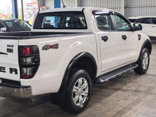 Ford Ranger XLT ឆ្នាំ2022  ថ្មីគ្មានកន្លែងទាស់ឡាន2មុឺនគីឡូជាងកាត់ពីរម្ចាស់ដេីម សោពីរគ្រាប់