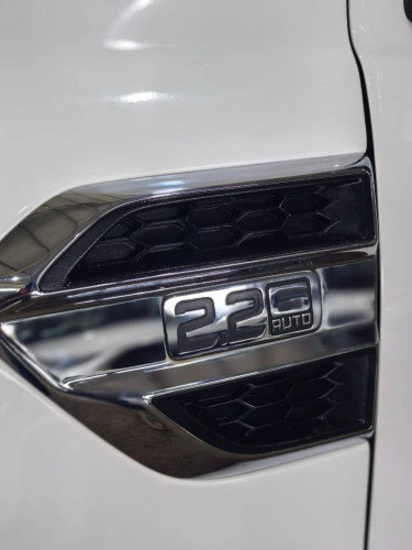 Ford Ranger XLT ឆ្នាំ2022  ថ្មីគ្មានកន្លែងទាស់ឡាន2មុឺនគីឡូជាងកាត់ពីរម្ចាស់ដេីម សោពីរគ្រាប់