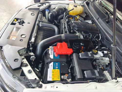 Ford Ranger XLT ឆ្នាំ2022  ថ្មីគ្មានកន្លែងទាស់ឡាន2មុឺនគីឡូជាងកាត់ពីរម្ចាស់ដេីម សោពីរគ្រាប់
