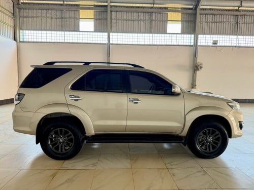 Fortuner 2015 ឡានស្អាតសុីនមួយជុំ