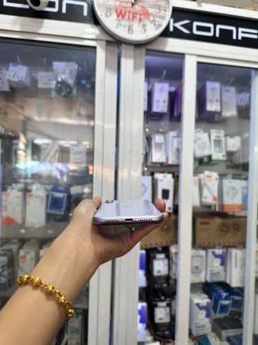 iPhone 11 ពណ៌ស្វាយ 🍏 64GB  Battery 88% 🔋 តួស្អាត 98% សំណុំហ្សីន អត់ជាប់អី  (ធានា1ខែ)