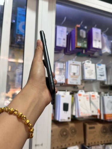 iPhone 11 ពណ៌ខ្មៅ 🍏 64GB LLA Battery 89% 🔋 តួស្អាត 99% សំណុំហ្សីន អត់ជាប់អី
