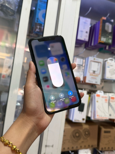 iPhone 11 ពណ៌ខ្មៅ 🍏 64GB LLA Battery 89% 🔋 តួស្អាត 99% សំណុំហ្សីន អត់ជាប់អី