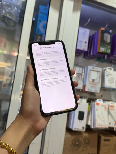 iPhone 11 ពណ៌ខ្មៅ 🍏 64GB LLA Battery 89% 🔋 តួស្អាត 99% សំណុំហ្សីន អត់ជាប់អី
