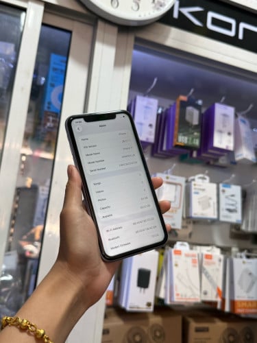 iPhone 11 ពណ៌ស្វាយ 🍏 64GB  LLA Battery 90% 🔋 តួស្អាត 98-99% សំណុំហ្សីន អត់ជាប់អី