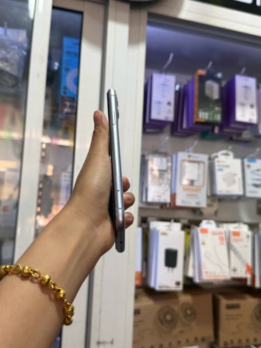 iPhone 11 ពណ៌ស្វាយ 🍏 64GB  LLA Battery 90% 🔋 តួស្អាត 98-99% សំណុំហ្សីន អត់ជាប់អី