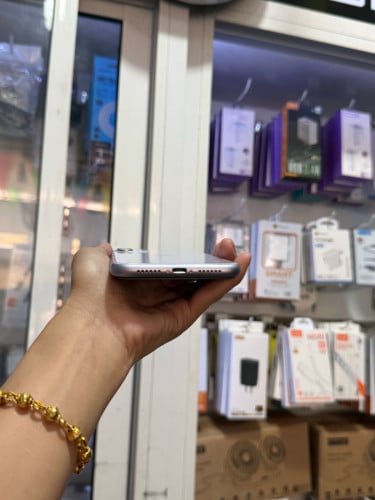 iPhone 11 ពណ៌ស្វាយ 🍏 64GB  LLA Battery 90% 🔋 តួស្អាត 98-99% សំណុំហ្សីន អត់ជាប់អី