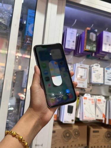 iPhone 11 ពណ៌ស្វាយ 🍏 64GB  LLA Battery 90% 🔋 តួស្អាត 98-99% សំណុំហ្សីន អត់ជាប់អី