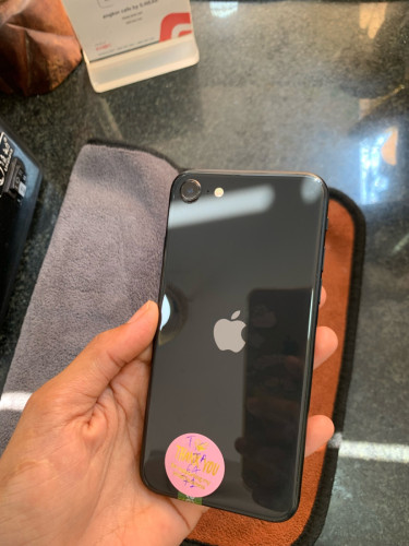 iPhone SE សំំនំហ្សីន មានស្កេន តួរលោងស្អាត