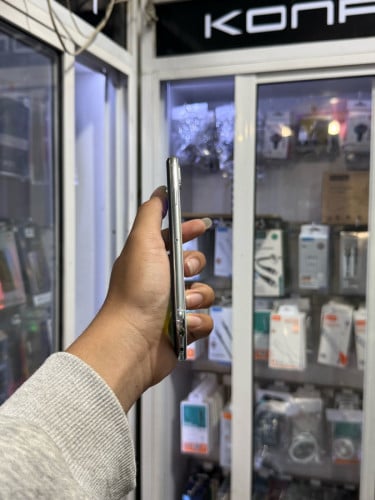 iPhone X ពណ៌ស 🍏 64GB Battery 75% 🔋 តួស្អាត សំណុំហ្សីន