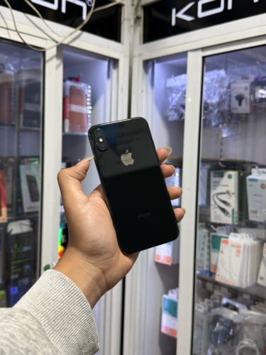 iPhone X ពណ៌ខ្មៅ 🍏 64GB Battery 83% 🔋 តួស្អាត សំណុំហ្សីន