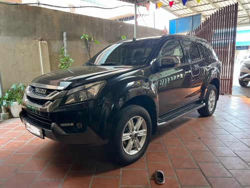 Isuzu Mu-X 2015 full 7កៅអី ម៉ាស៊ីនត្រជាក់3ជួរ