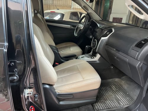 Isuzu Mu-X 2015 full 7កៅអី ម៉ាស៊ីនត្រជាក់3ជួរ