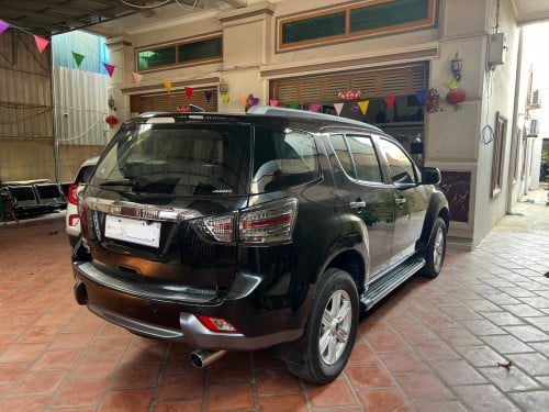 Isuzu Mu-X 2015 full 7កៅអី ម៉ាស៊ីនត្រជាក់3ជួរ