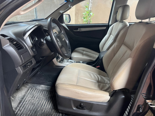 Isuzu Mu-X 2015 full 7កៅអី ម៉ាស៊ីនត្រជាក់3ជួរ