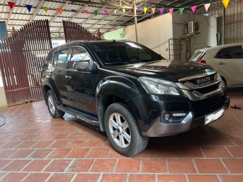 Isuzu Mu-X 2015 full 7កៅអី ម៉ាស៊ីនត្រជាក់3ជួរ