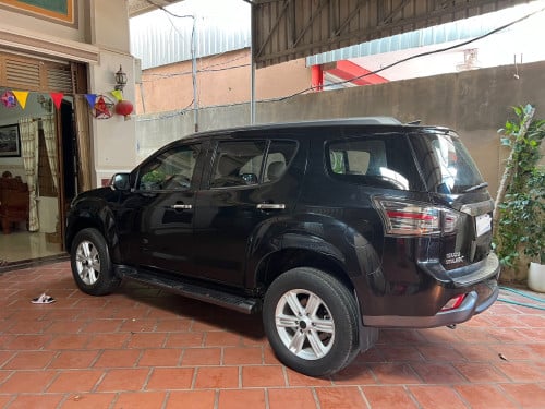 Isuzu Mu-X 2015 full 7កៅអី ម៉ាស៊ីនត្រជាក់3ជួរ