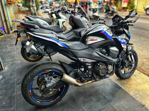 Kawasaki Z800 2013 កំលាំង 800cc ម៉ាសុីន4 មួយទឹកស្លាកលេខ ម៉ាសុីន ទឹកថ្នាំ នៅស្អាត
