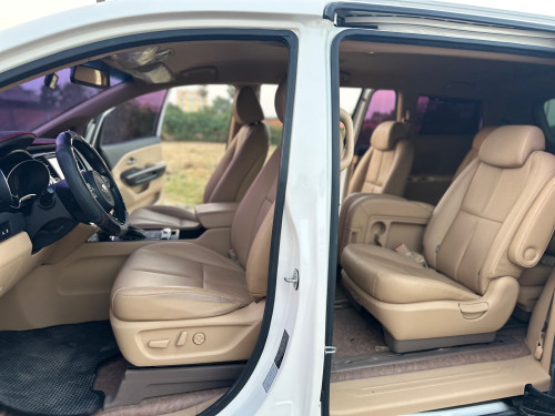 Kia carnival 2015 full option អត់បេីកតំបូល